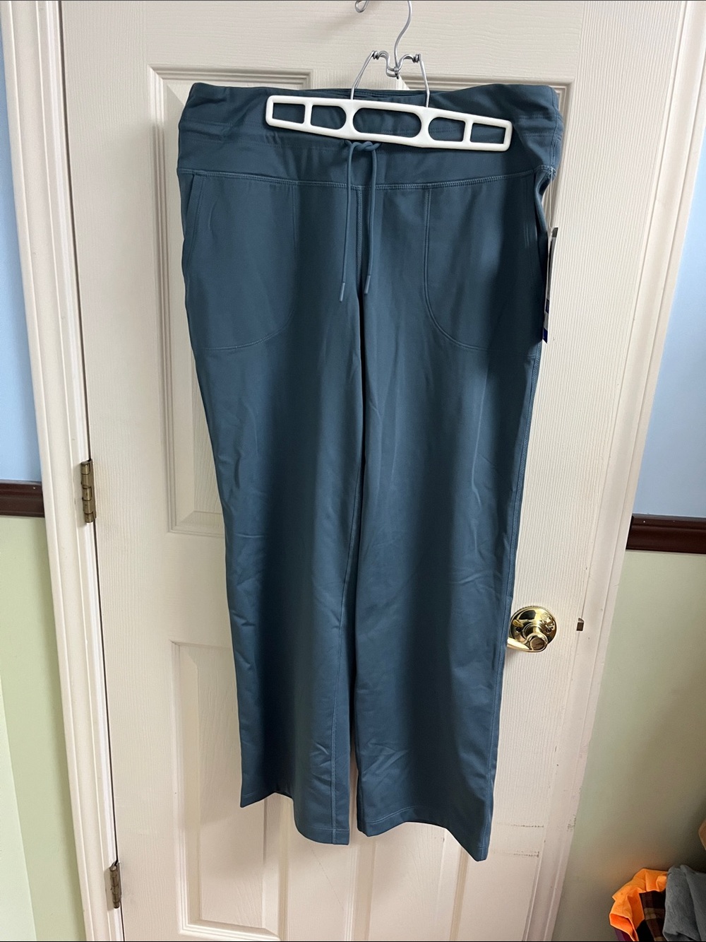 Mondetta high rise straight leg pants NWT blue-grey